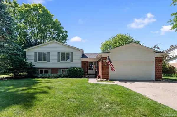 2366 Cumberland Drive, Troy, MI 48085