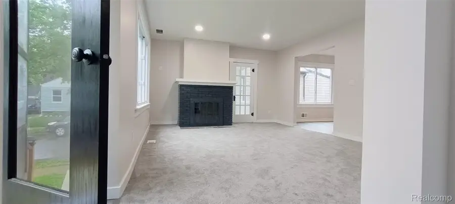 131 Mark Avenue, Pontiac, MI 48341 - #2