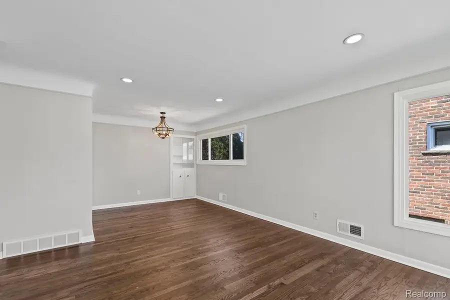 33091 Barton Street, Garden City, MI 48135 - #3