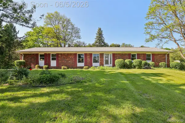 8701 Heatherset Drive, Brighton, MI 48114