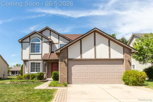 141 Woodslee Drive, Troy, MI 48083