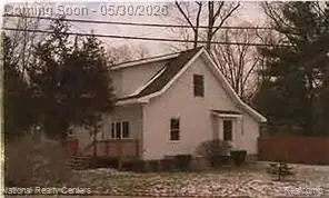 20 Crescent Lake Road, Waterford, MI 48327