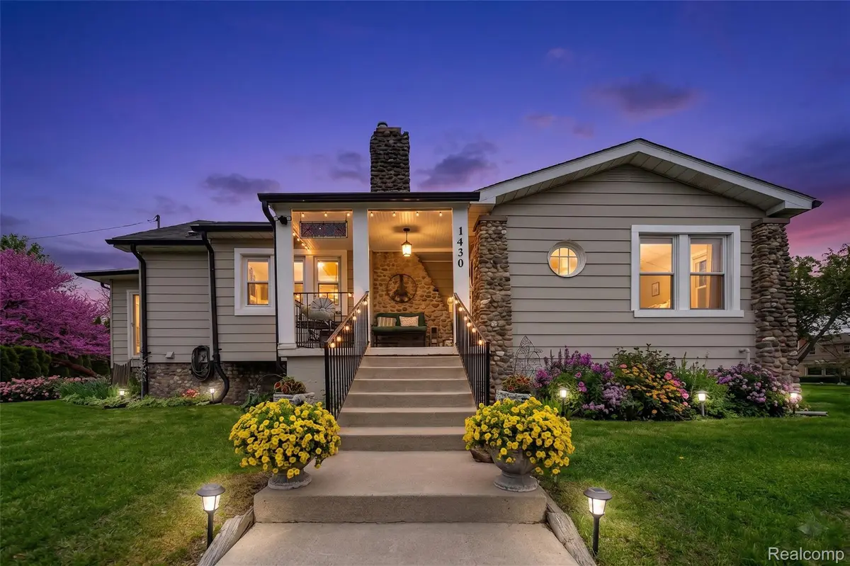 1430 Benvenue Street, Sylvan Lake, MI 48320 - #1
