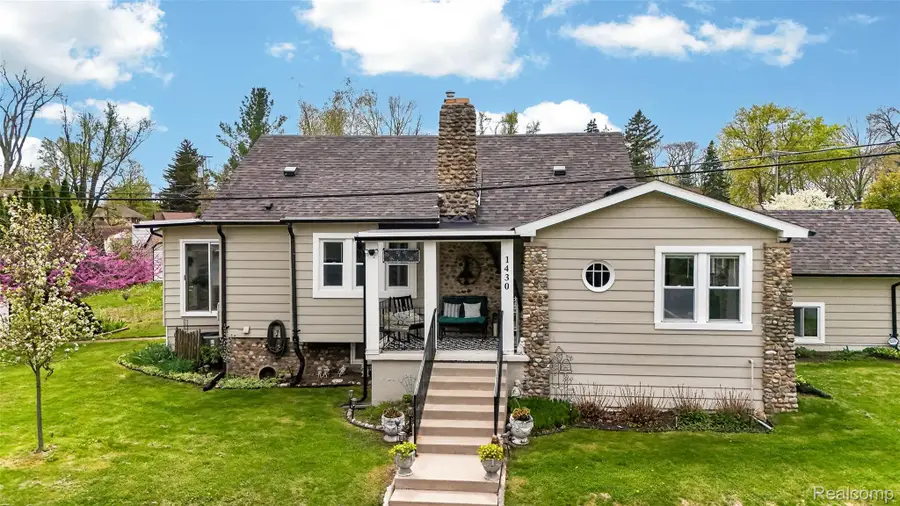 1430 Benvenue Street, Sylvan Lake, MI 48320 - #2