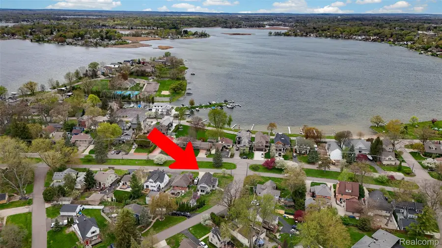 1430 Benvenue Street, Sylvan Lake, MI 48320 - #3