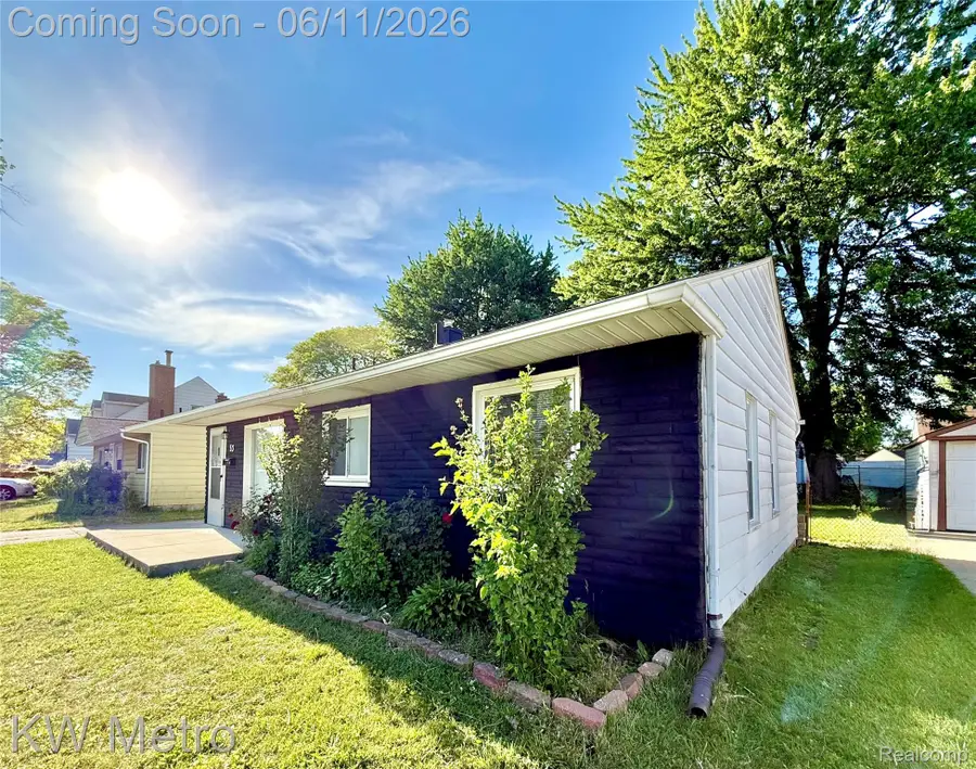 53 E Brickley Avenue, Hazel Park, MI 48030 - #2