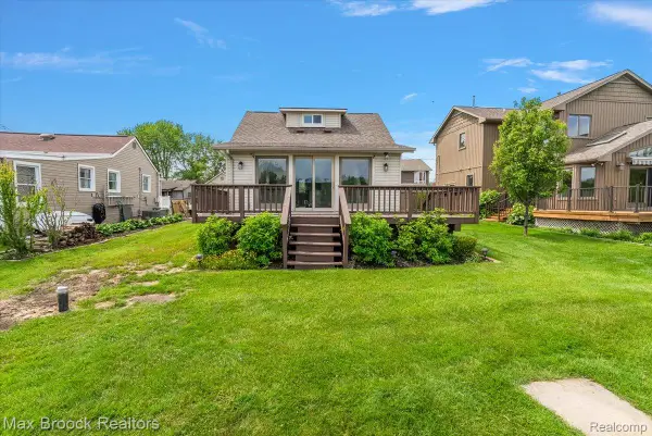 1323 Castlewood Drive, WhiteLake, MI 48386