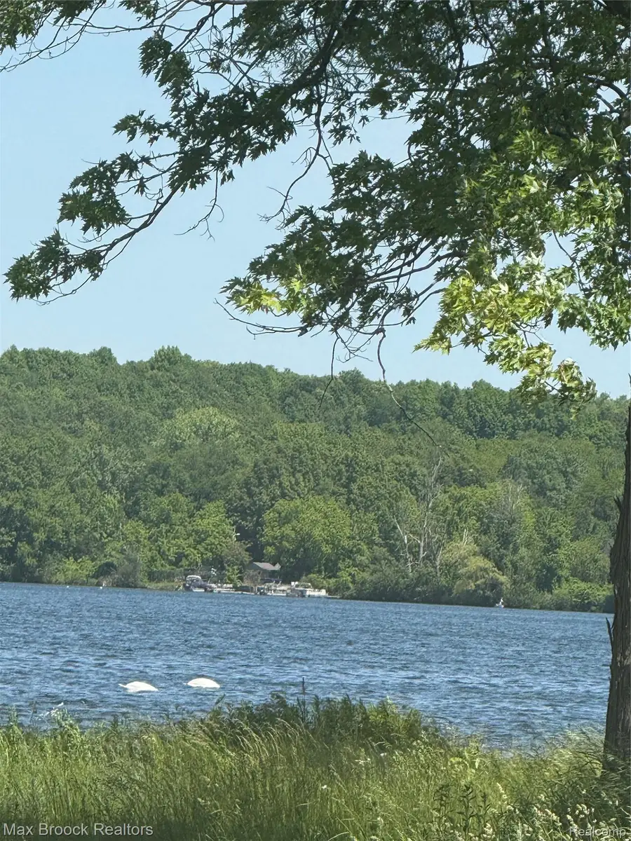 8300 Pontiac Lake Road, White Lake, MI 48386 - #3