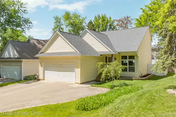 344 N Lake Angelus Road, AuburnHills, MI 48326