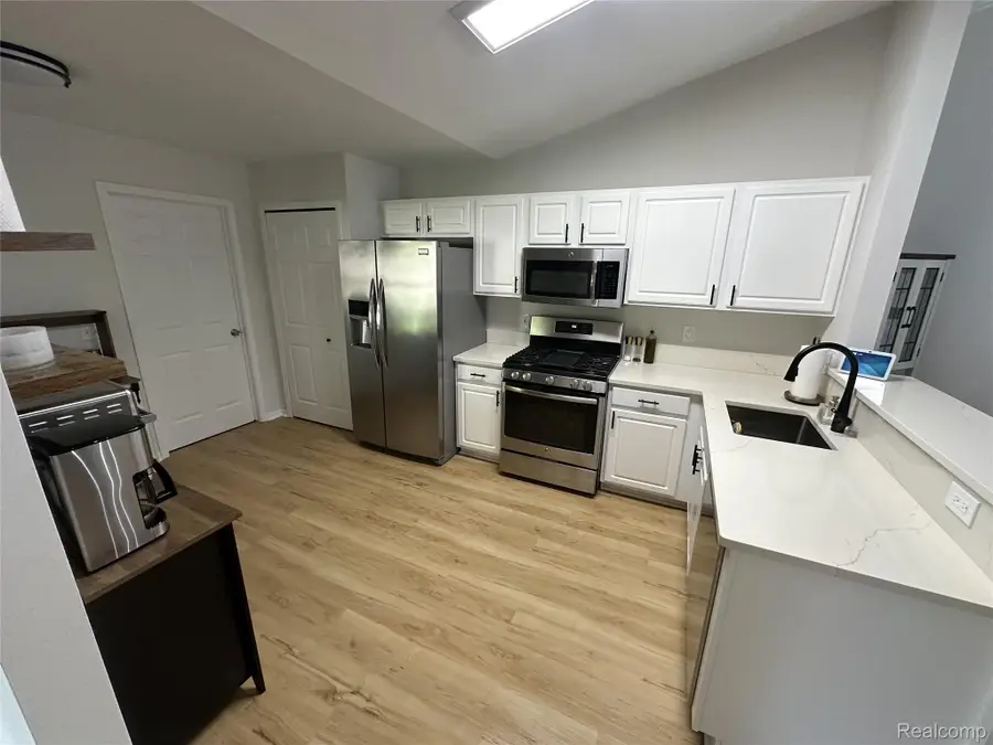 12140 Noonan Court #5, Utica, MI 48315 - #2