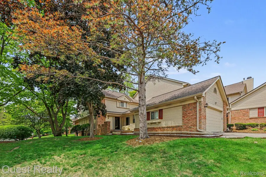 6893 Pebble Park Circle, West Bloomfield, MI 48322 - #2