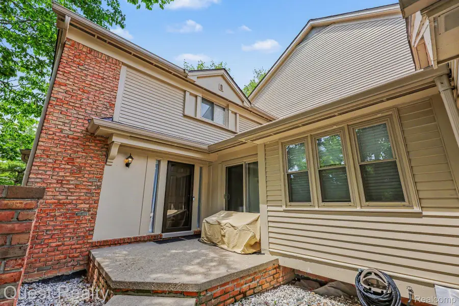 6893 Pebble Park Circle, West Bloomfield, MI 48322 - #3