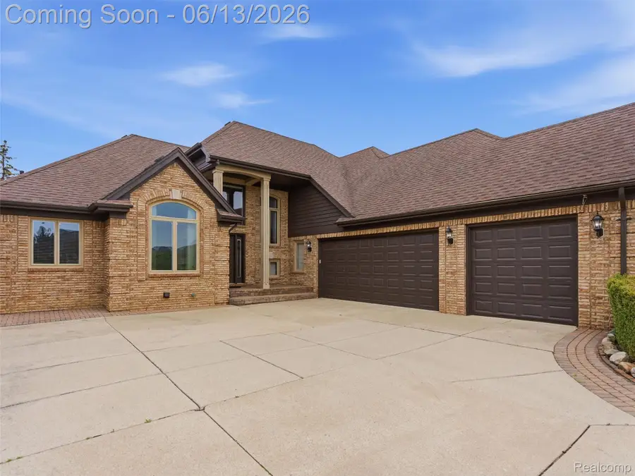 16137 Darlene Drive, Macomb, MI 48042 - #3