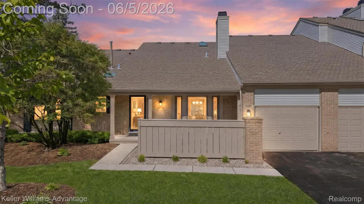 29429 Regents Pointe, Farmington Hills, MI 48331 - #1