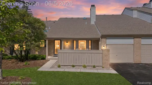 29429 Regents Pointe, FarmingtonHills, MI 48331