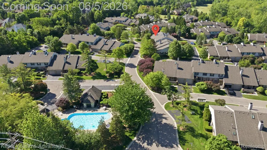 29429 Regents Pointe, Farmington Hills, MI 48331 - #3