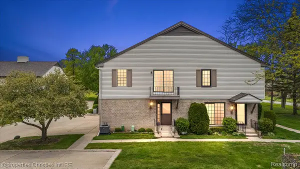 35164 N Bay Circle, LakeTwp, MI 48045