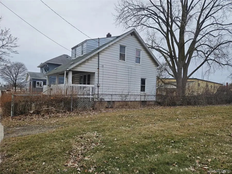407 E 12th Street, Flint, MI 48503 - #2