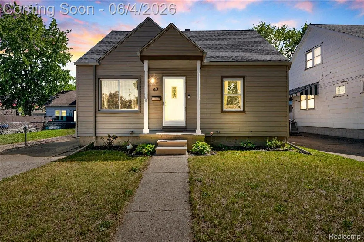 63 W Mahan Avenue, Hazel Park, MI 48030 - #1