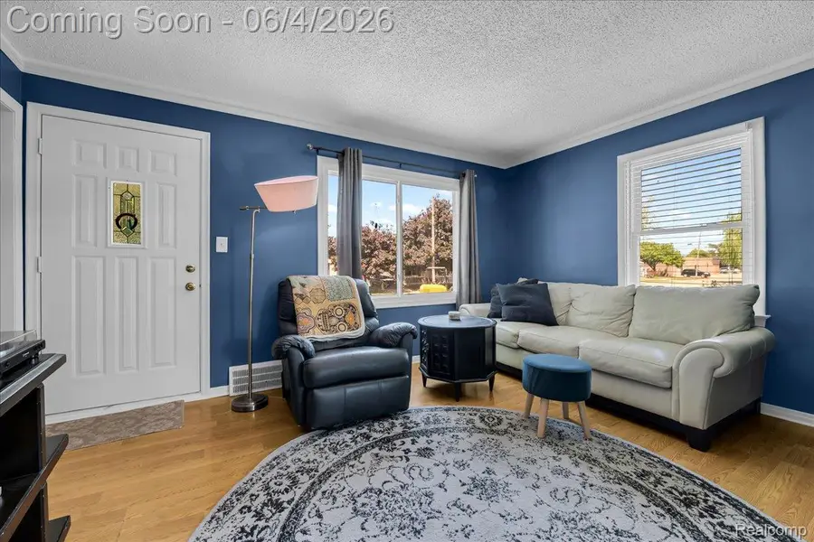 63 W Mahan Avenue, Hazel Park, MI 48030 - #2