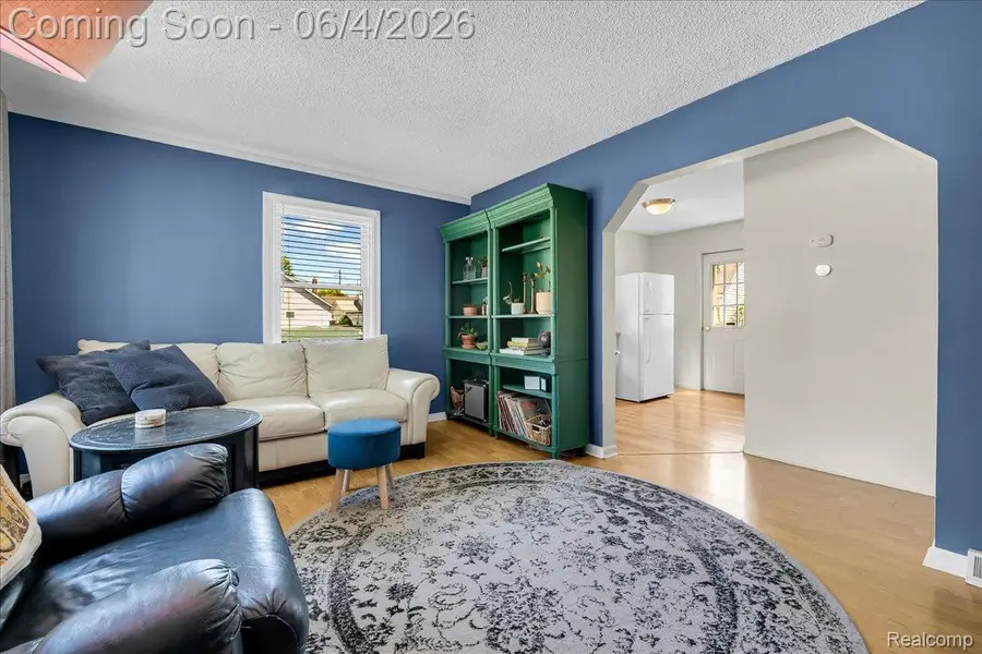 63 W Mahan Avenue, Hazel Park, MI 48030 - #3
