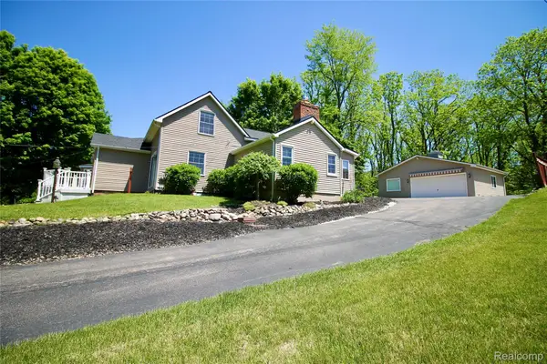 8372 Parshallville Road, Fenton, MI 48430