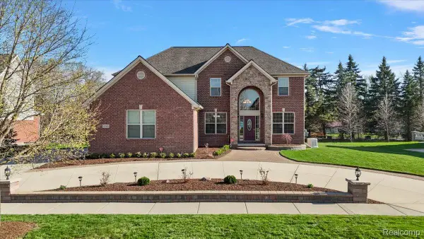 4366 S Lake Lane, ShelbyTwp, MI 48316