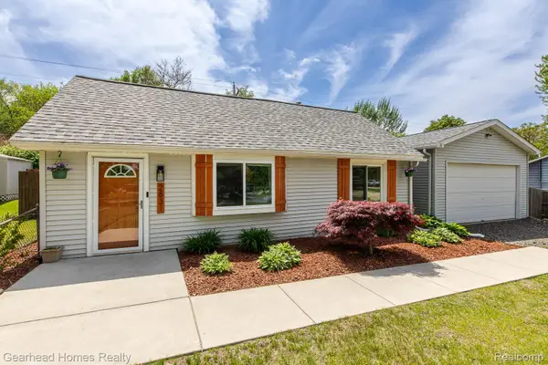 2831 Watkins Lake Road, Waterford, MI 48328