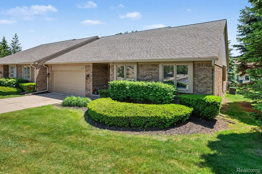 4337 Elaine Court, Utica, MI 48316 - #2