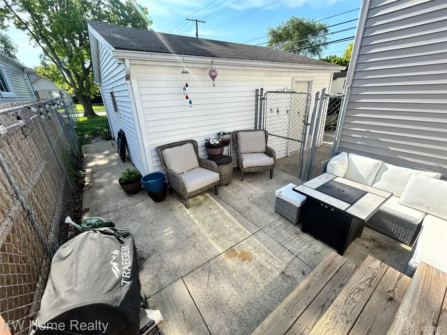 28260 Felician Street, Roseville, MI 48066 - #2