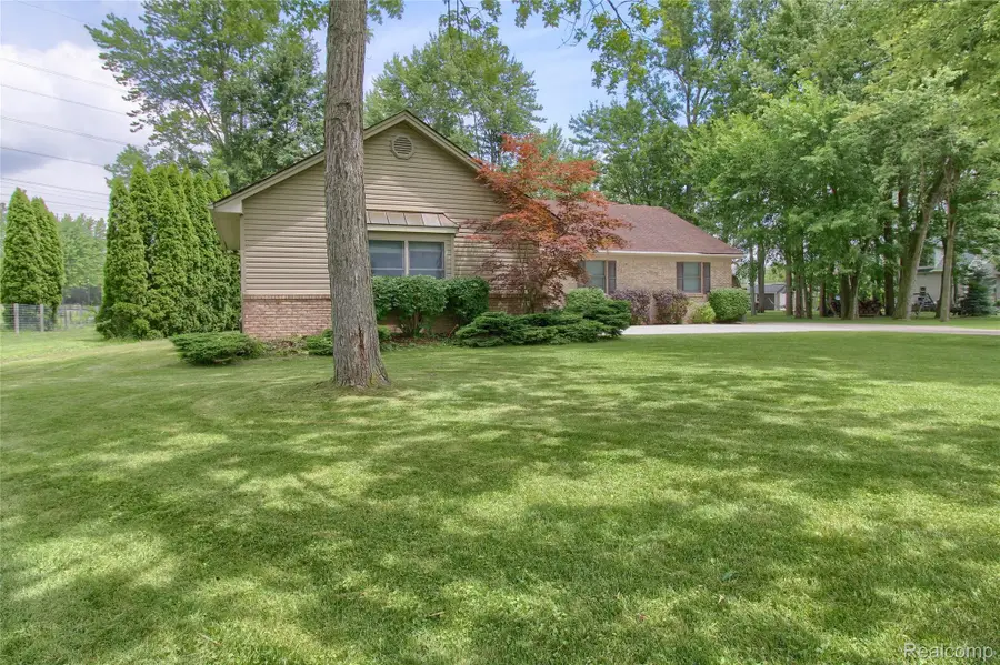 24487 Dugan Drive, New Boston, MI 48164 - #2