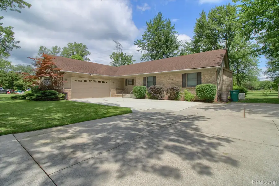 24487 Dugan Drive, New Boston, MI 48164 - #3