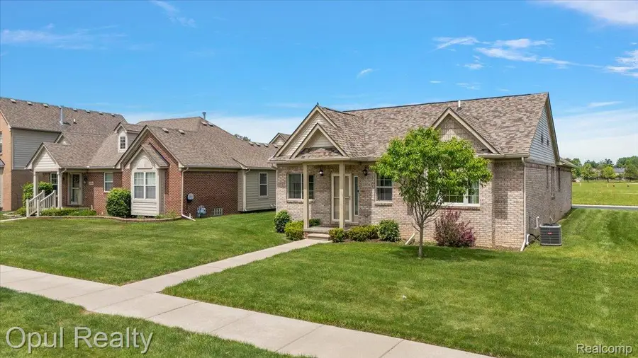 23934 Meadows Avenue, Flat Rock, MI 48134 - #3