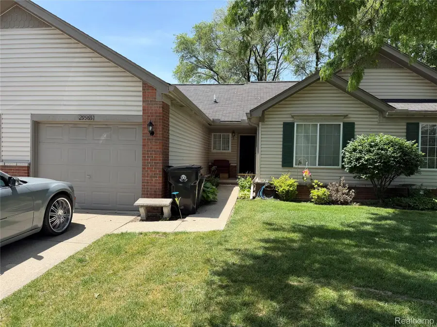29965 Kenwood Court, Roseville, MI 48066 - #2