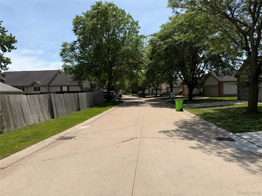 29965 Kenwood Court, Roseville, MI 48066 - #3