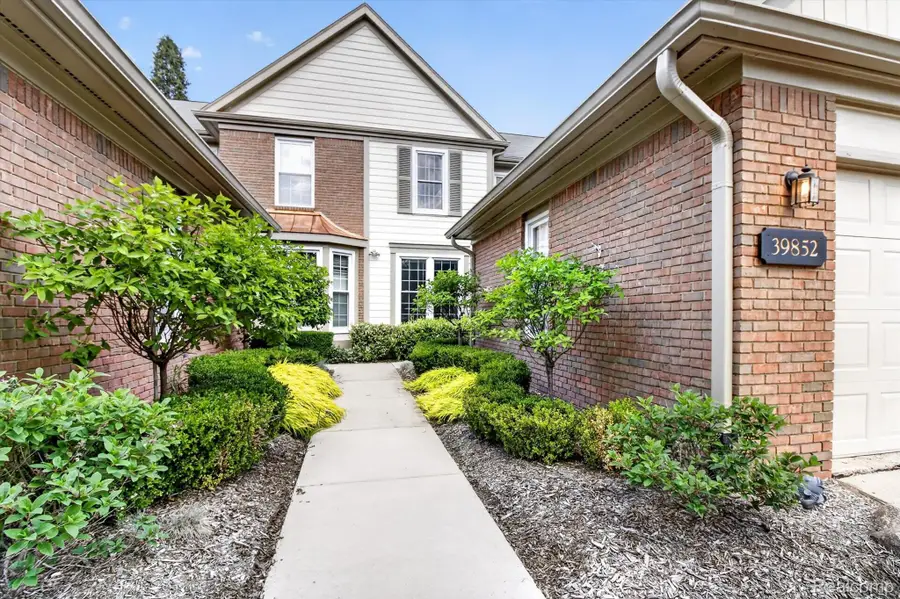 39852 Glenview Court, Northville, MI 48168 - #2