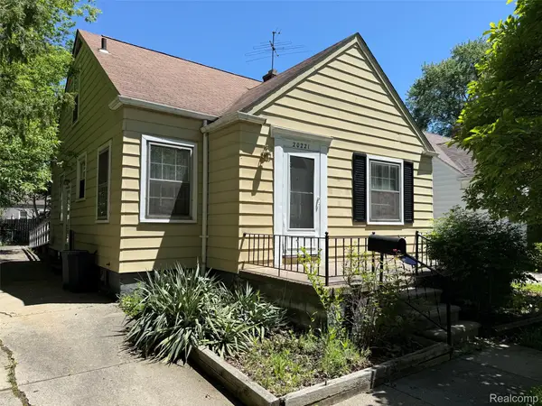 20221 Kenosha Street, HarperWoods, MI 48225