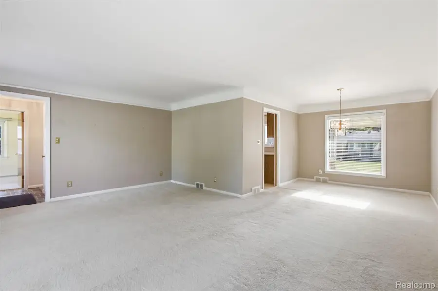 26347 Woodworth Circle, Dearborn Heights, MI 48127 - #3