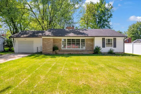 39401 Long Street, HarrisonTownship, MI 48045