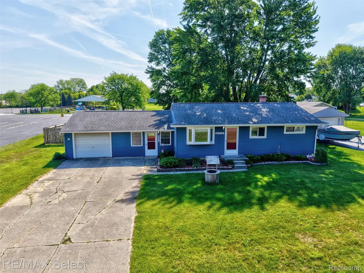 4075 Bristolwood Drive, Flint, MI 48507 - #1