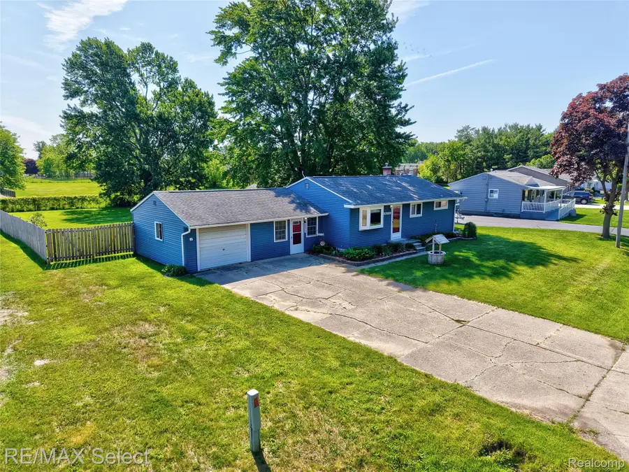4075 Bristolwood Drive, Flint, MI 48507 - #3