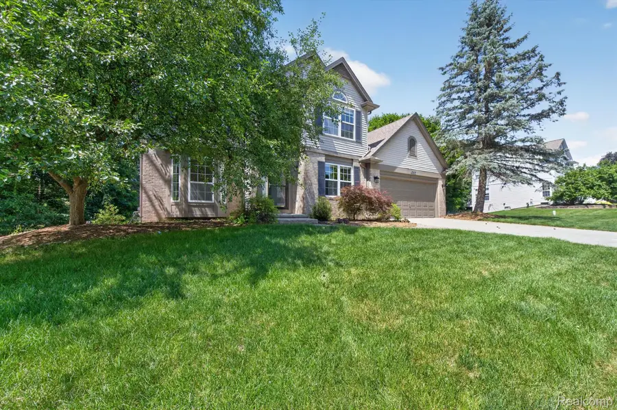 4895 Greenview Drive, Commerce Township, MI 48382 - #2
