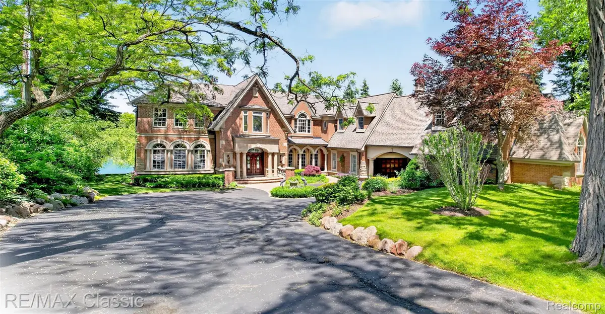 2360 Private Drive, Waterford, MI 48329 - #1