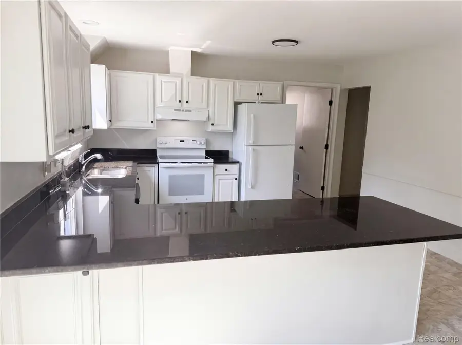 21425 Averhill Street, Farmington, MI 48336 - #2