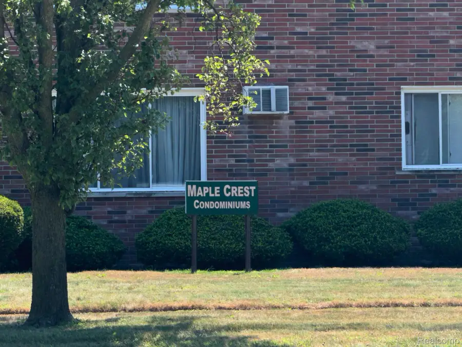 22204 E 11 Mile Road, Saint Clair Shores, MI 48081 - #2