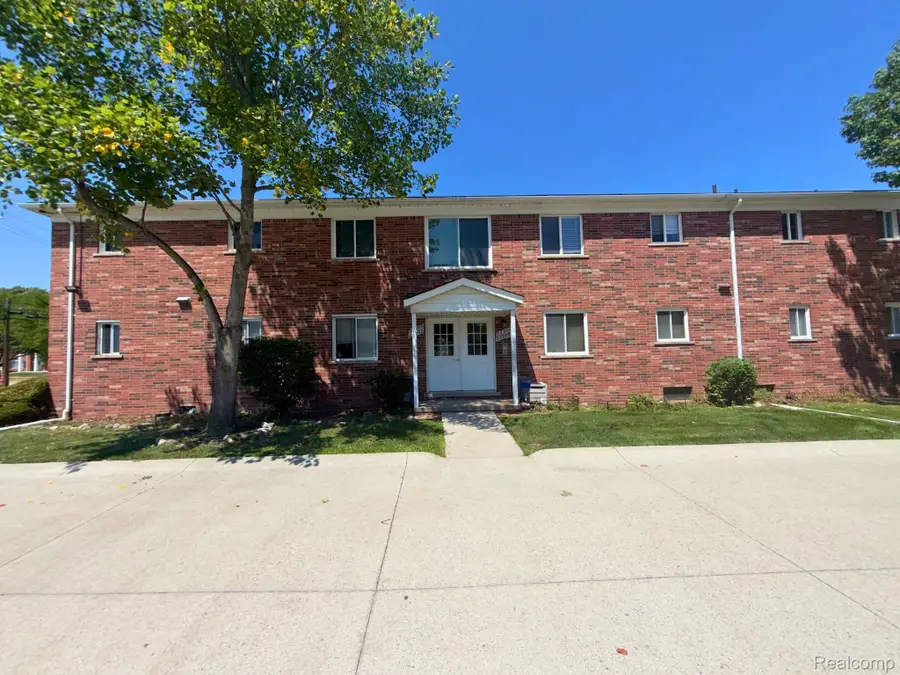 22204 E 11 Mile Road, Saint Clair Shores, MI 48081 - #3