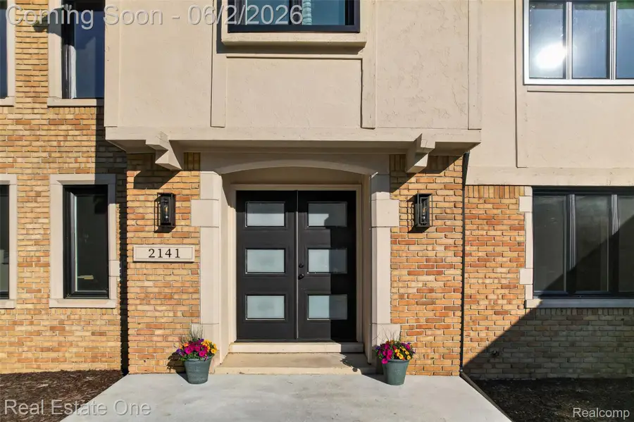 2141 Hickory Leaf Court N, Rochester Hills, MI 48309 - #2