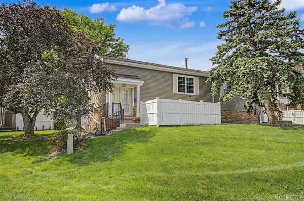 20872 E Glen Haven Circle #30, Northville, MI 48167