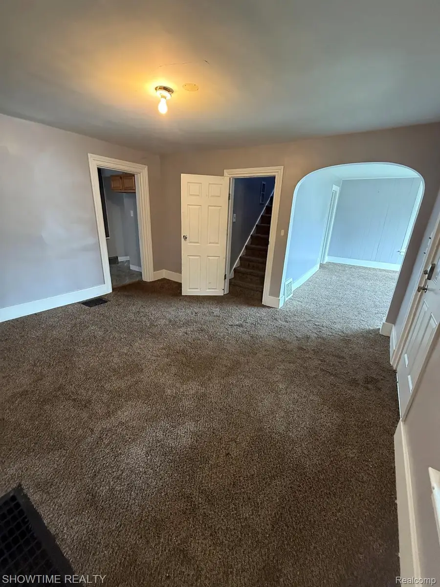 31 Fessenden Street, Mount Clemens, MI 48043 - #3
