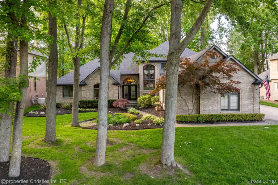 14281 Bournemuth Drive, Utica, MI 48315 - #2